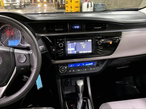 Used 2015 Toyota Corolla LE image 6