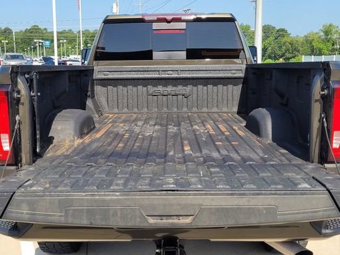 Used 2022 GMC Sierra 2500 AT4 w/ AT4 Preferred Package AWD/4WD image 9