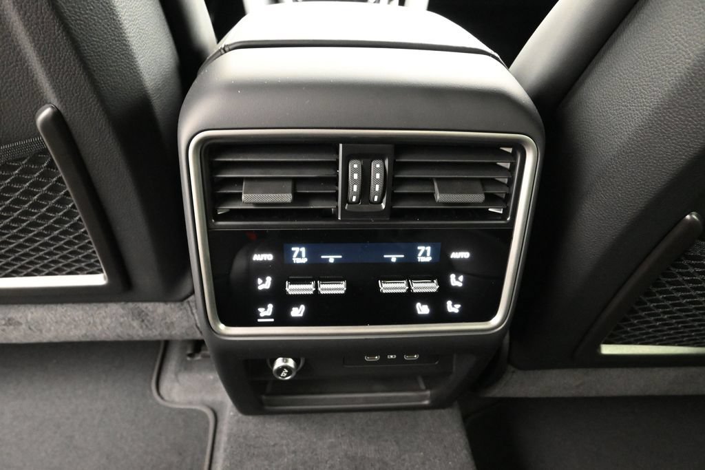 Certified 2026 Porsche Cayenne GTS AWD/4WD image 19
