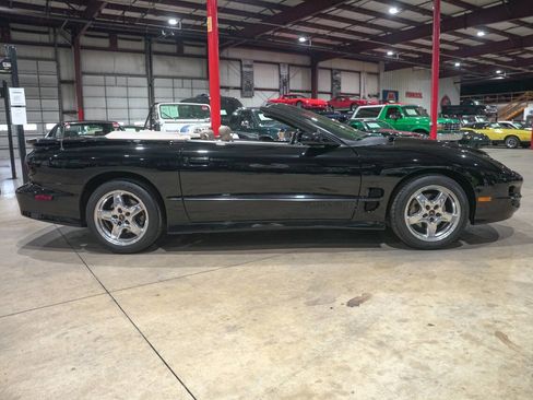 Used 2001 Pontiac Firebird Trans Am RWD image 10