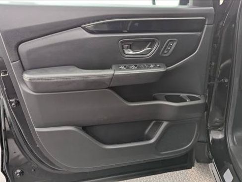 Used 2025 Honda Pilot EX-L image 13