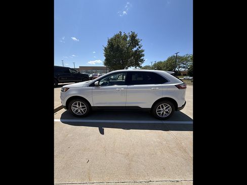Used 2024 Ford Edge SEL w/ Convenience Package AWD/4WD image 2