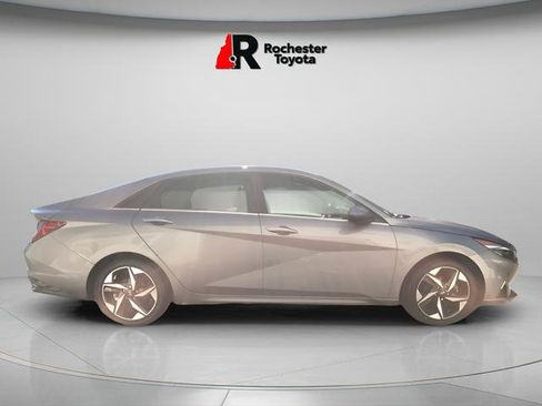 Used 2023 Hyundai Elantra Limited w/ Preferred Accessory Package FWD image 3
