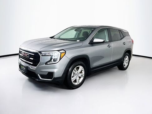 Used 2024 GMC Terrain SLE image 3