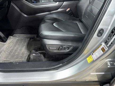 Certified 2025 Toyota Highlander XLE image 24