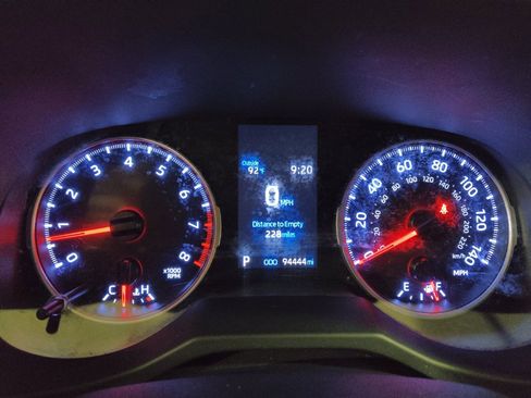 Used 2020 Toyota RAV4 LE AWD/4WD image 23