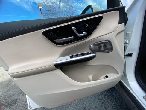 Used 2023 Mercedes-Benz GLC 300 4MATIC image 32