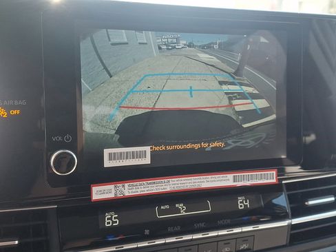Used 2025 Toyota Sienna LE FWD image 18