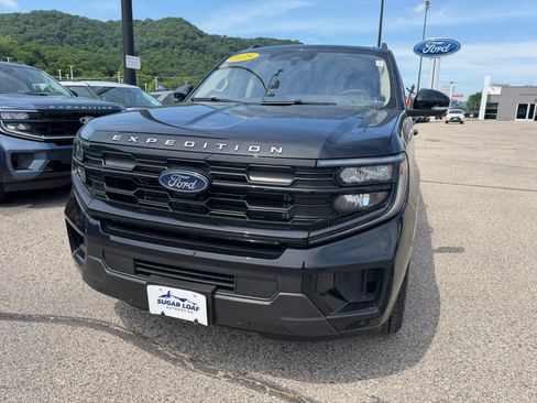 Used 2025 Ford Expedition Max Active AWD/4WD image 2