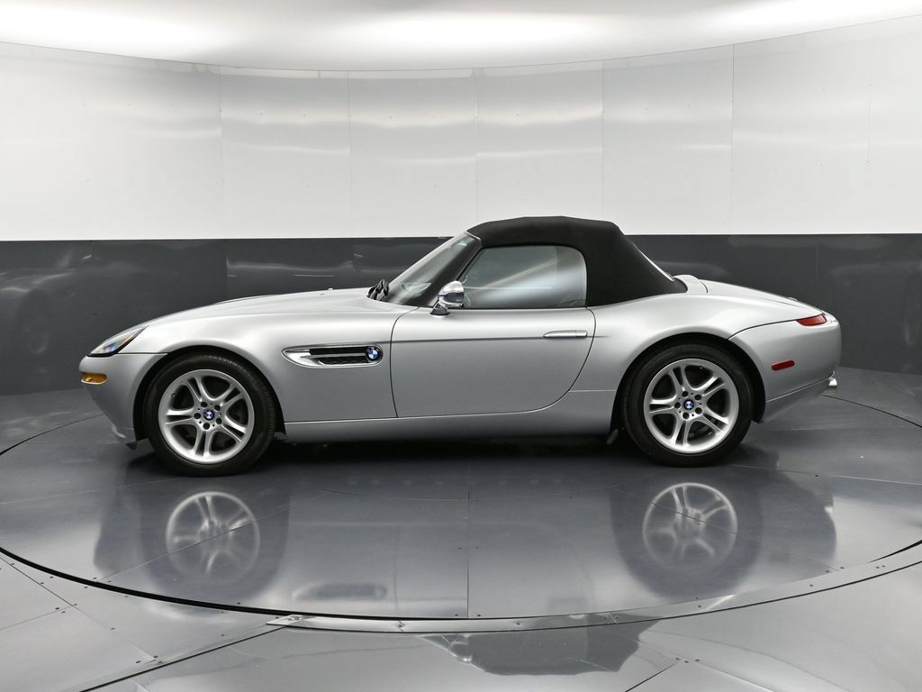 Used 2001 BMW Z8 RWD image 2
