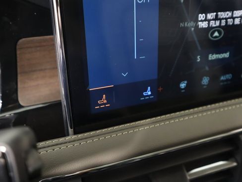 New 2025 Lincoln Corsair Reserve w/ Equipment Group 202A image 8