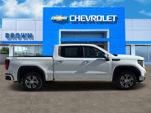 Used 2025 GMC Sierra 1500 SLT image 2