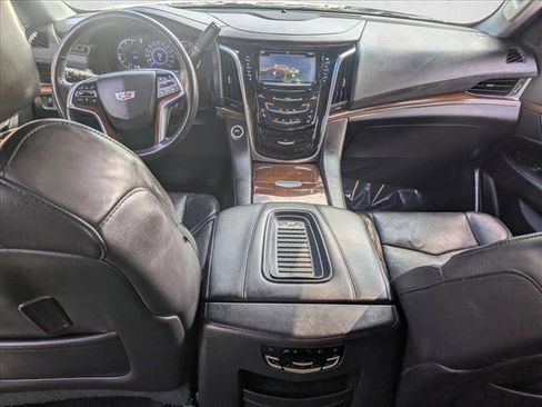 Used 2019 Cadillac Escalade ESV Luxury image 16
