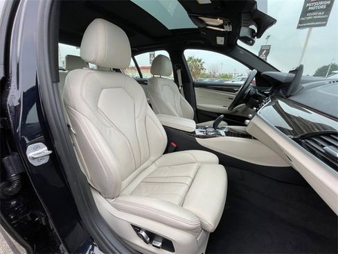 Used 2022 BMW 530e w/ M Sport Package image 18