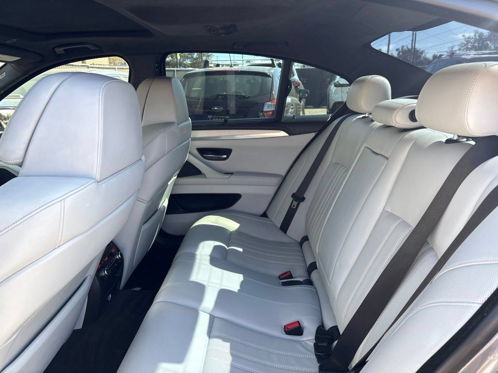 Used 2013 BMW M5 RWD image 11