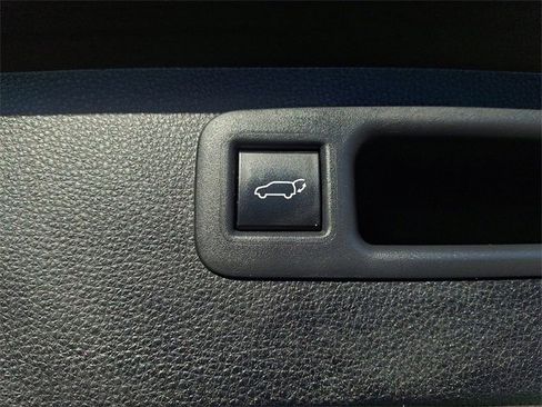 Used 2022 Toyota Highlander XSE image 31