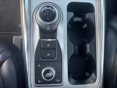 Used 2023 Ford Explorer Platinum w/ Technology Package AWD/4WD image 34