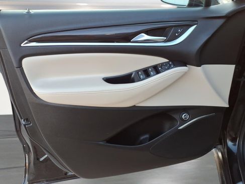 Used 2021 Buick Enclave Essence image 17