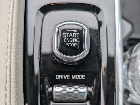 Used 2020 Volvo XC90 T5 Momentum FWD image 12