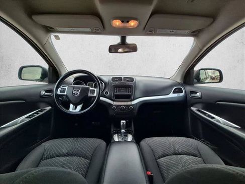 Used 2018 Dodge Journey SE w/ Connectivity Group FWD image 12