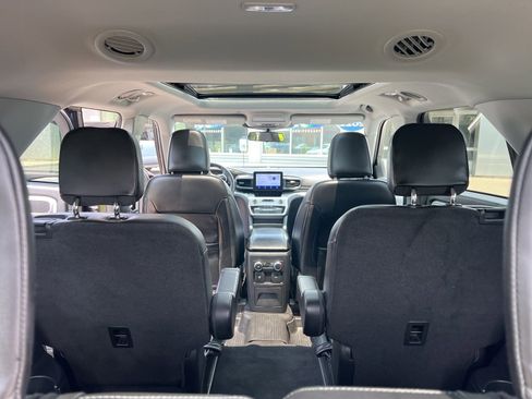 Used 2022 Ford Explorer XLT w/ Equipment Group 202A image 14