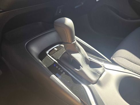 Certified 2025 Toyota Corolla LE image 32