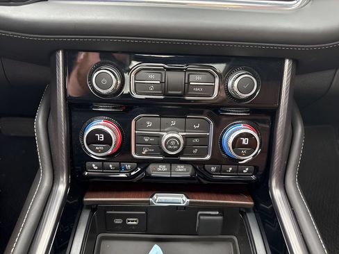 Used 2023 GMC Yukon XL Denali Ultimate w/ LPO, Floor Liner Package AWD/4WD image 33