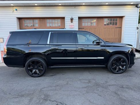 Used 2016 Cadillac Escalade ESV Premium AWD/4WD image 2