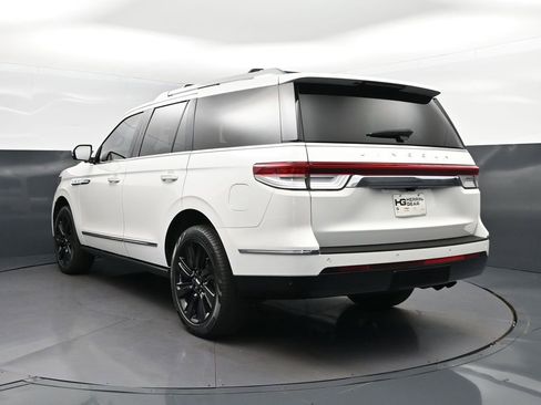 Used 2024 Lincoln Navigator Reserve AWD/4WD image 5