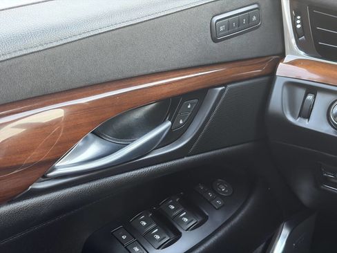 Used 2018 Cadillac Escalade Premium Luxury image 37