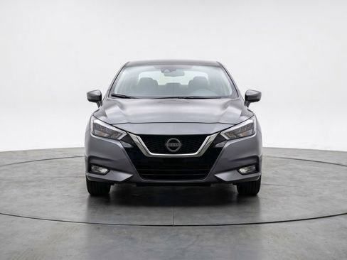 Used 2025 Nissan Versa SV image 2