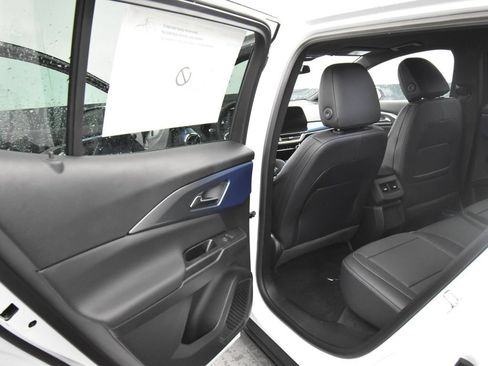 Used 2026 Chevrolet Equinox EV LT AWD/4WD image 11