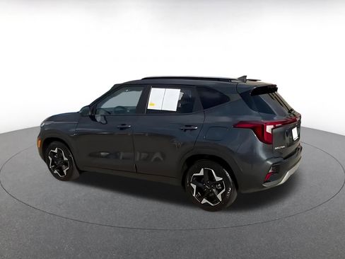 Used 2025 Kia Seltos S image 10