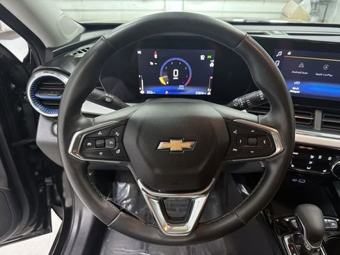 Certified 2025 Chevrolet Trax LT w/ LT Convenience Package FWD image 28