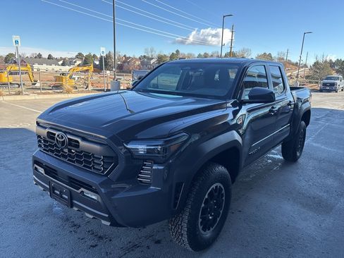 Used 2025 Toyota Tacoma TRD Off-Road image 2