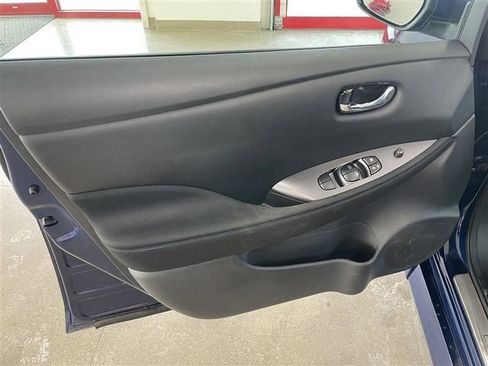 Used 2023 Nissan Leaf S image 10