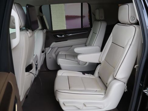 Used 2023 GMC Yukon XL Denali w/ Advanced Technology Package AWD/4WD image 14