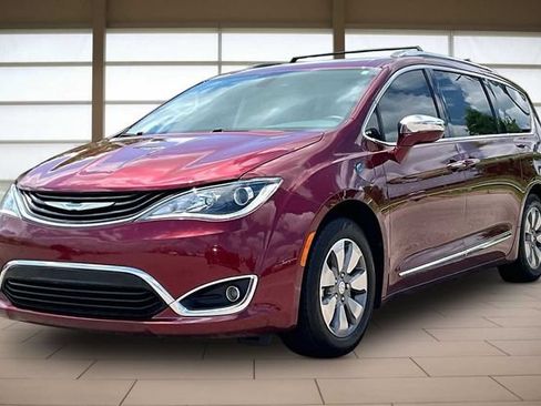 Used 2018 Chrysler Pacifica Limited FWD image 1