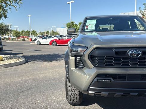 Used 2025 Toyota Tacoma TRD Off-Road AWD/4WD image 3