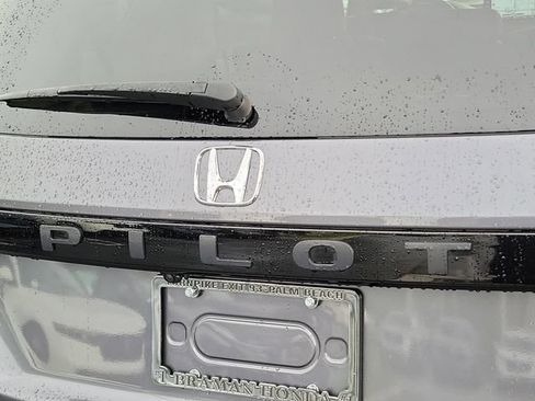 Certified 2025 Honda Pilot Touring image 8
