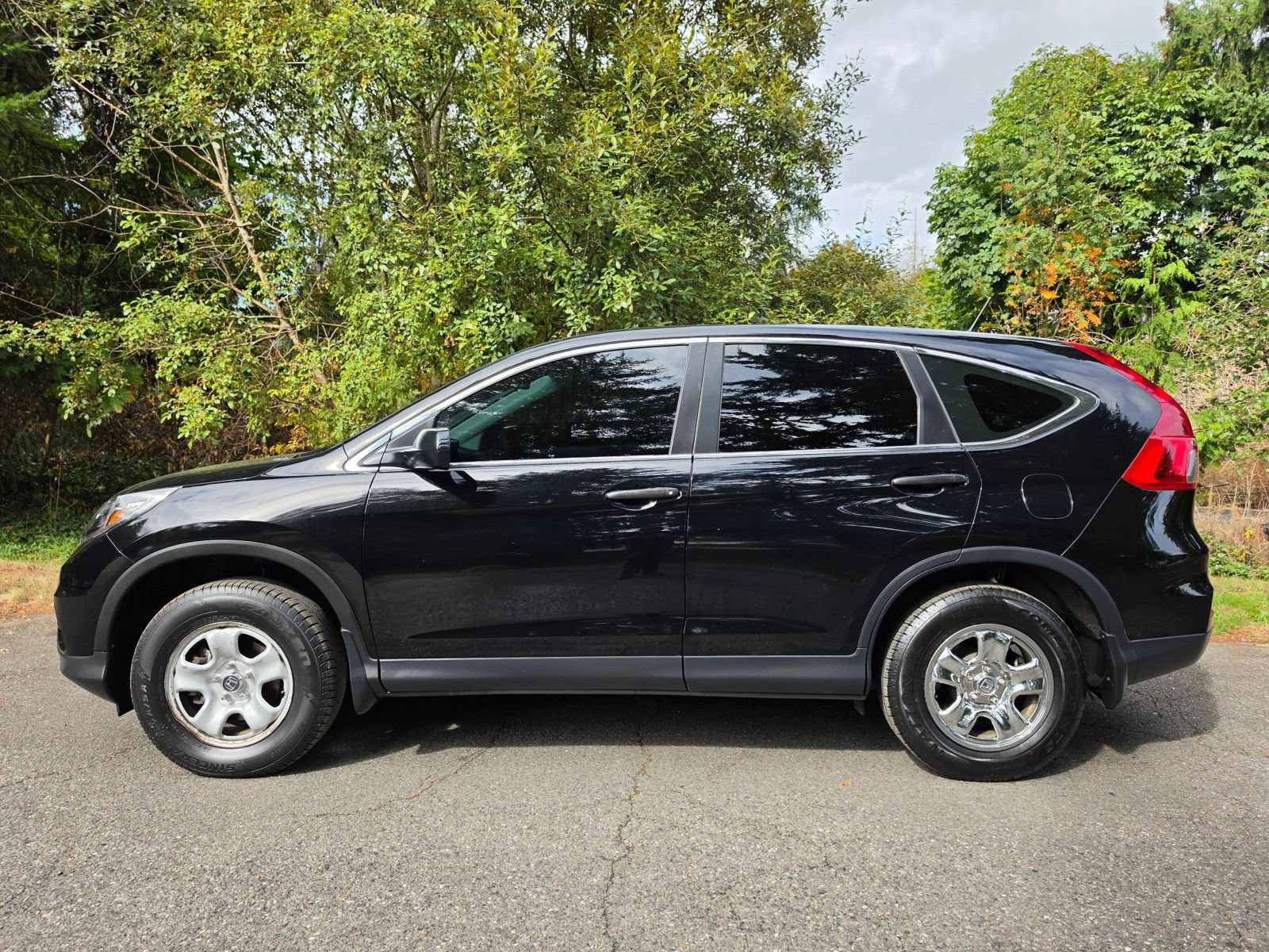 Used 2015 Honda CR-V LX image 2
