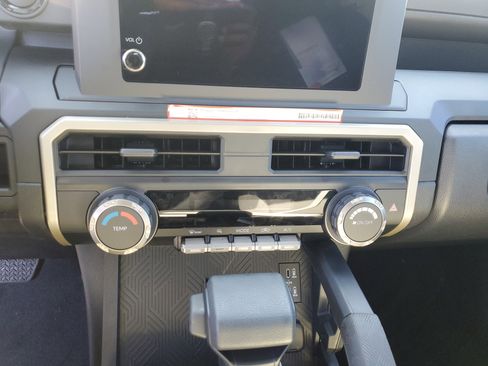 Used 2025 Toyota Tacoma SR image 20