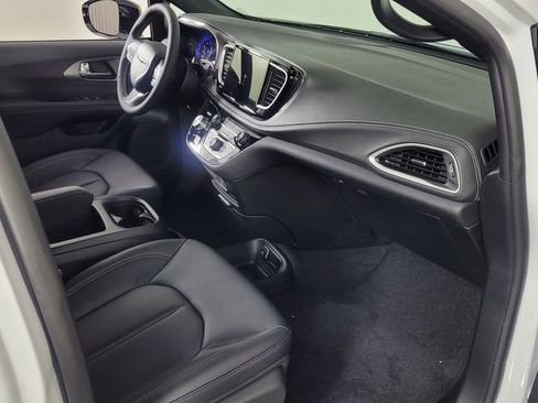 New 2026 Chrysler Pacifica Select image 38