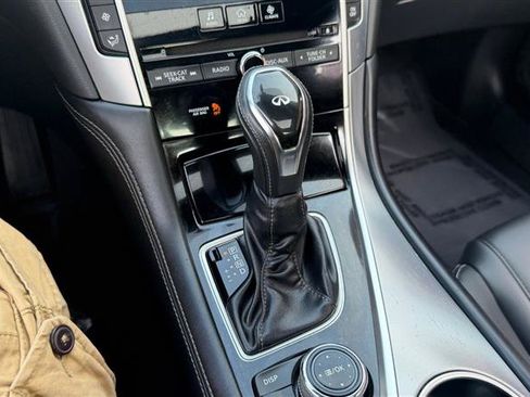 Used 2018 INFINITI Q60 2.0t w/ Moonroof Package RWD image 18