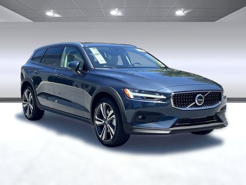 New 2026 Volvo V60 B5 Cross Country Plus w/ Protection Package Premier image 7