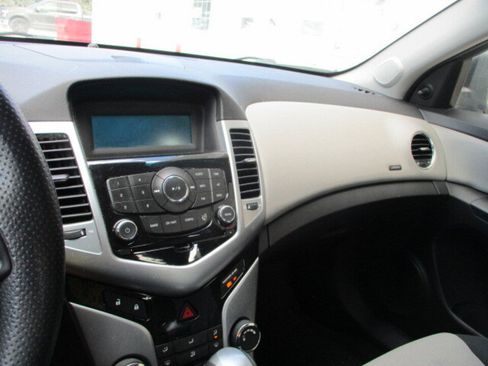 Used 2011 Chevrolet Cruze LS image 34