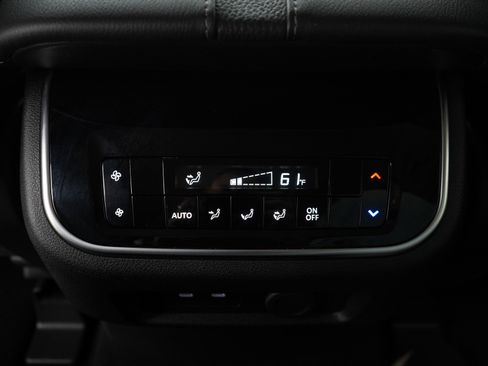 Used 2025 Nissan Armada SV AWD/4WD image 20