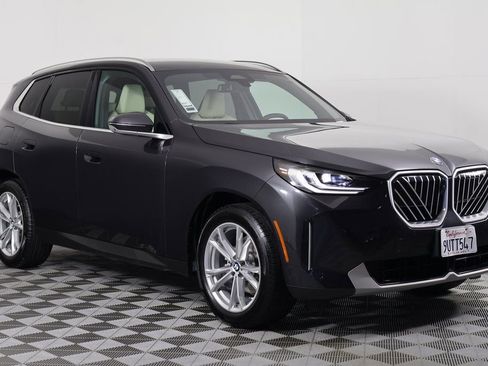 Used 2025 BMW X3 xDrive30i w/ Premium Package AWD/4WD image 3