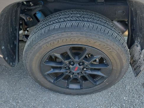 Used 2022 Toyota Tundra Limited w/ TRD Off-Road Package AWD/4WD image 11
