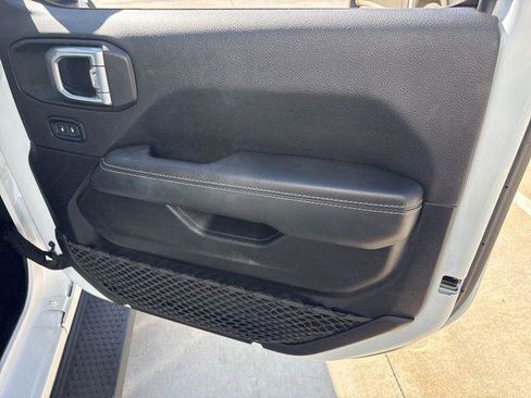 Used 2022 Jeep Wrangler Unlimited Sahara w/ Cold Weather Group AWD/4WD image 33